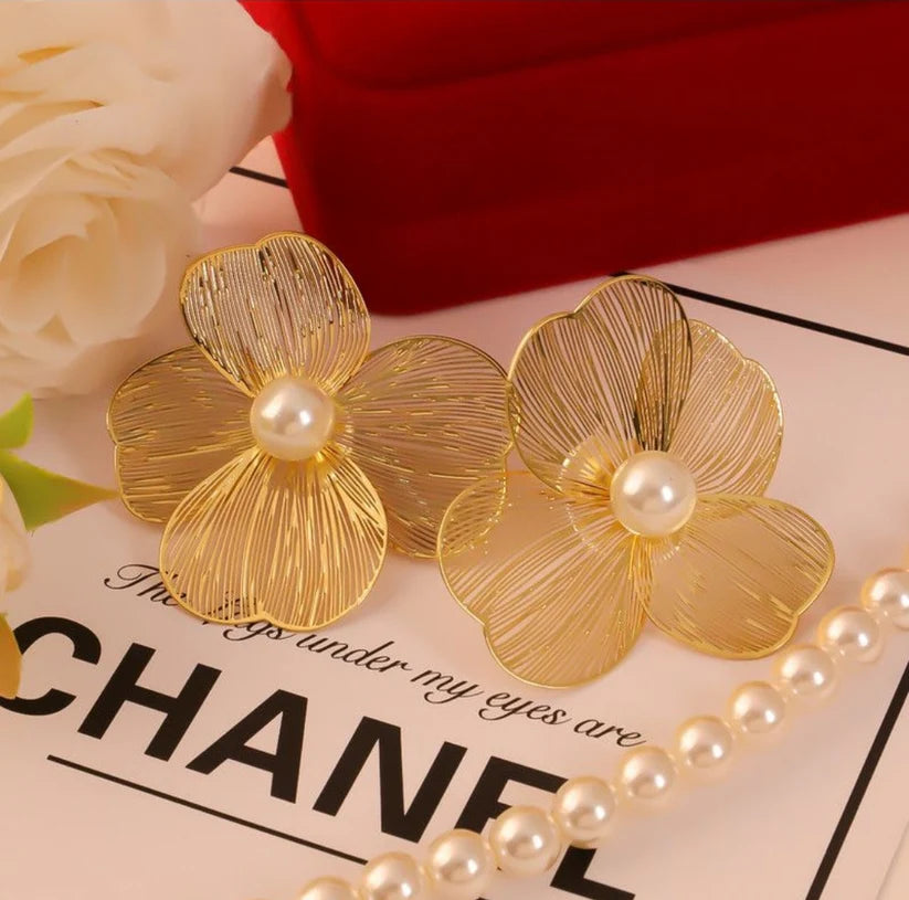 Vintage Pearl Flower Earrings