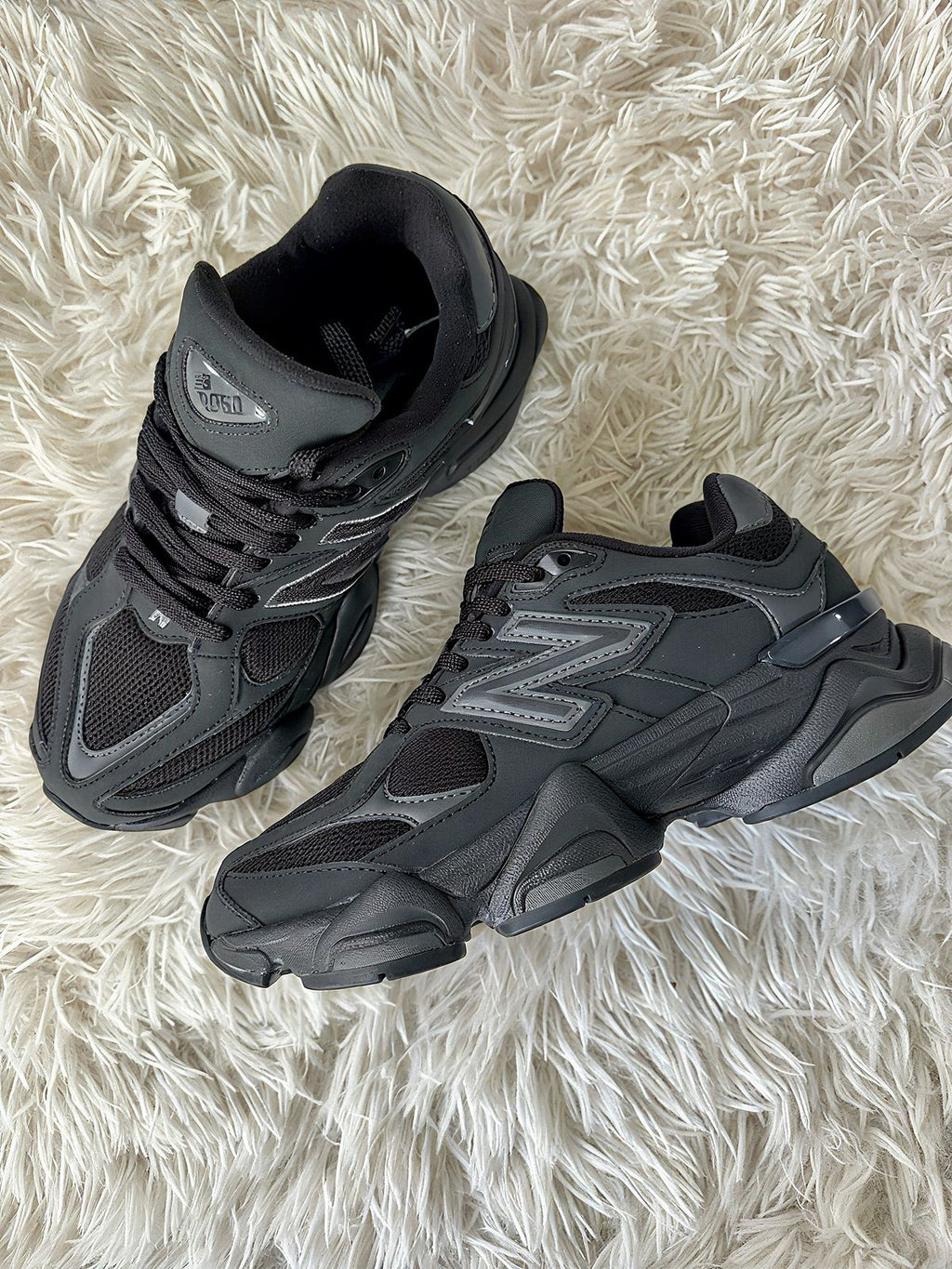New Balance "Triple Black" 9060