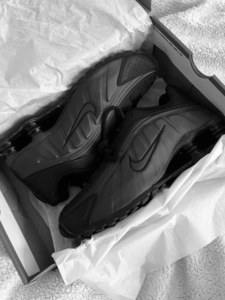 Black Nike Shox Sneaker